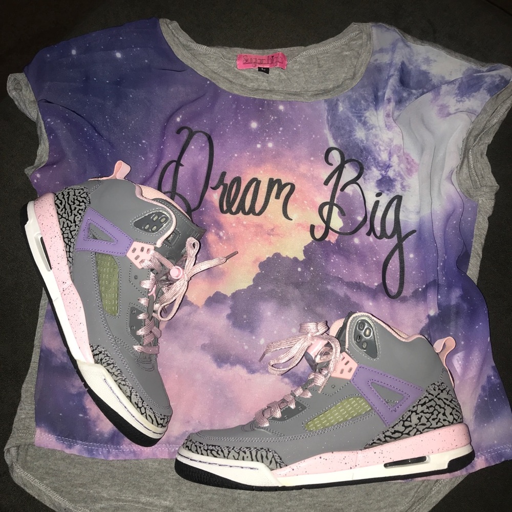 Girls 6.5 Youth Jordan Spizike woman’s 8